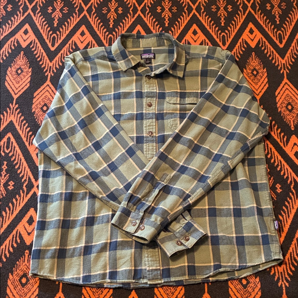 Patagonia Men's Fjord Olive and Navy Plaid Shirt